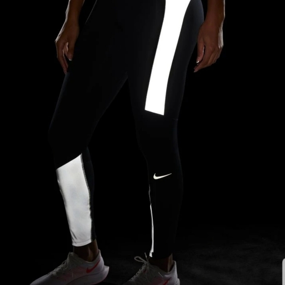 LARGE NIKE EPIC LUXE RUN DIVISION FLASH T… - Picture 8 of 12